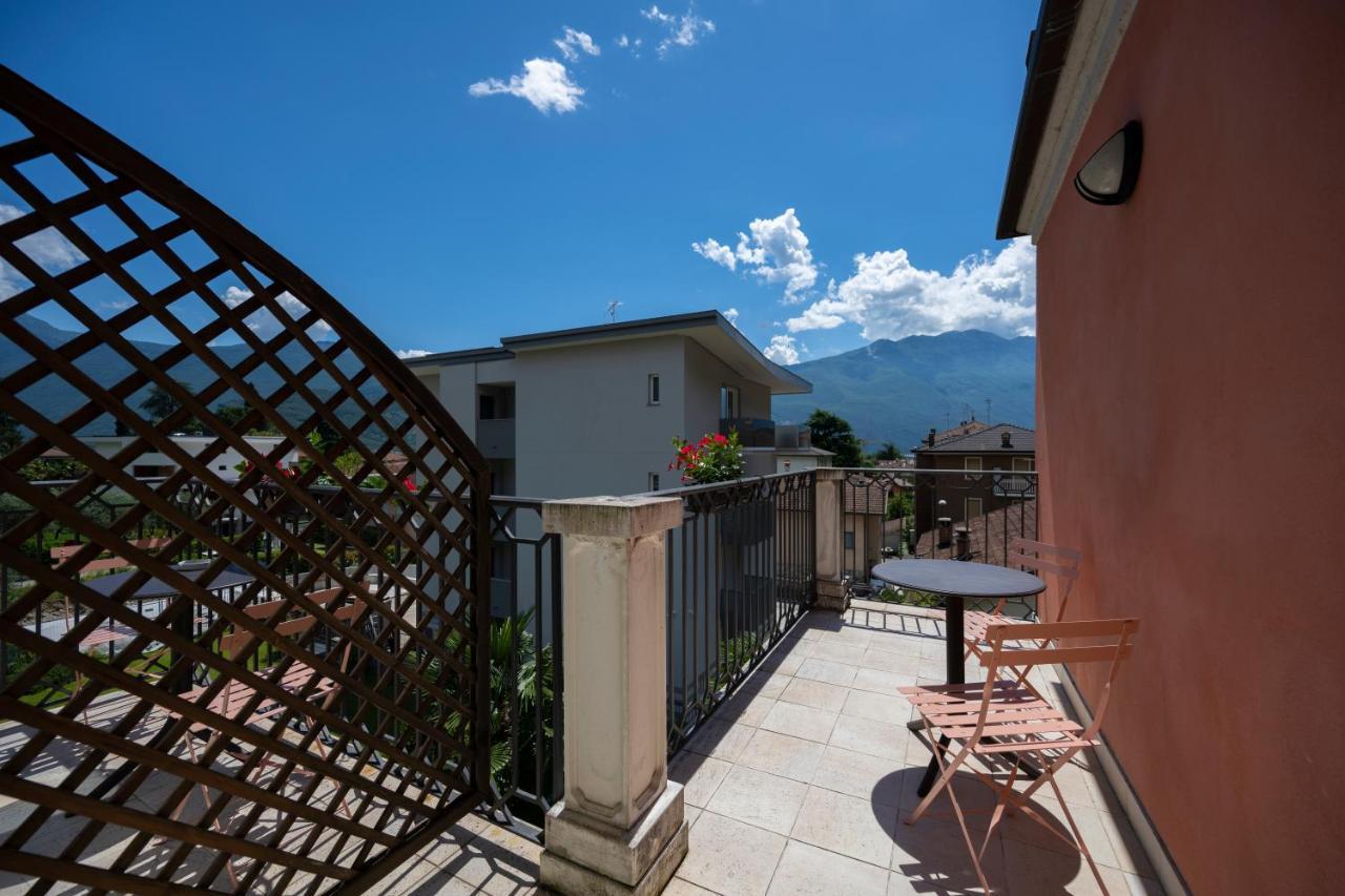 Villa Bellaria Riva del Garda Luaran gambar