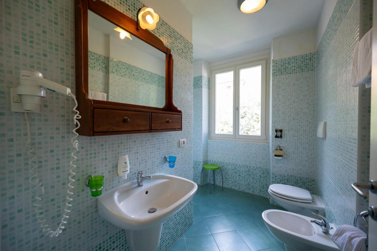 Villa Bellaria Riva del Garda Luaran gambar